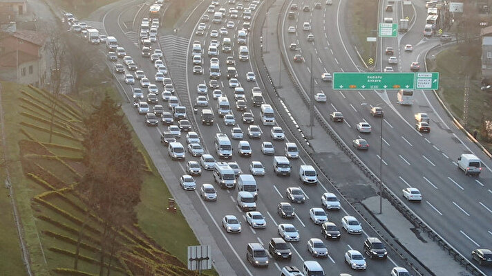 Çin'in Wuhan kentinde ortaya çıkan ve tüm dünyaya yayılan koronavirüs, İstanbul trafiğini de etkilemeye başladı. 