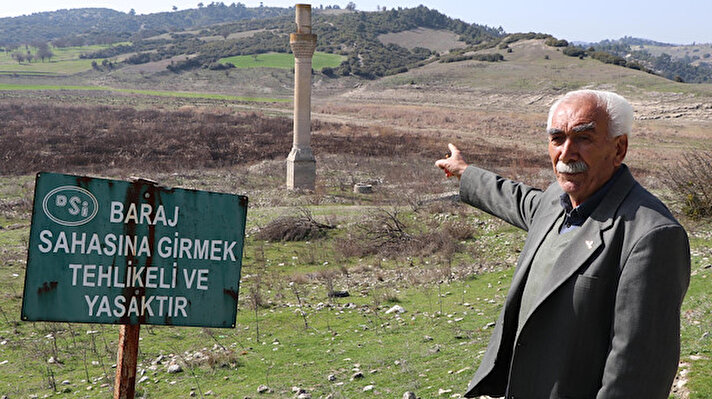 Buldan'a yaklaşık 15 kilometre uzaklıktaki Derbent Mahallesi'nin bulunduğu bölge, 1967'de baraj yapılacağı için istimlak edildi. O dönem yaklaşık 1000 nüfusa sahip, 250 hane olan, içinde jandarma karakolu, sağlık ocağı ve caminin de bulunduğu Derbent Mahallesi, Buldan- Sarıgöl yolu kenarına taşındı.