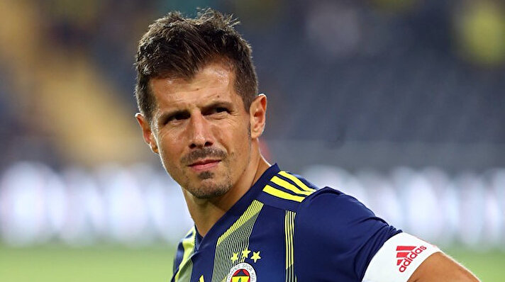 Fenerbahçe'nin Kaptanı Emre Belözoğlu, birlikte oynadığı futbolculardan kurulu en iyi 11'ini açıkladı. Tecrübeli futbolcunun tercihleri arasında Galatasaray'dan iki yıldız isim de yer alıyor. 