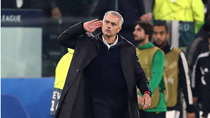 Koronavirüs salgını sürecinde İngiltere Londra'da evinde kalmaya devam eden Portekizli teknik adam Jose Mourinho, çalıştırdığı futbolculardan karma bir 11 seçti. Başarılı teknik adamın kadrosunda bir de Türk futbolcu bulunuyor. 