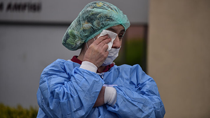 Koronavirüs testi pozitif çıkan ve bir süredir tedavisi devam eden Prof. Dr. Cemil Taşçıoğlu, dün akşam saatlerinde hayatını kaybetti. Bugün ise son yolculuğuna uğurlandı.  
