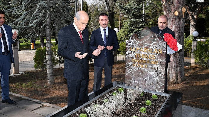 MHP Genel Başkanı Devlet Bahçeli, vefatının 23'üncü yılı nedeniyle Alparslan Türkeş'in mezarını ziyaret ederek dua etti.