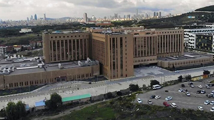 Cumhurbaşkanı Recep Tayyip Erdoğan’ın talimatıyla İstanbul’da koronavirüsle mücadele kapsamında Marmara Üniversitesi Pendik Eğitim ve Araştırma Hastanesi Başıbüyük Ek Hizmet Binası hizmete açıldı.