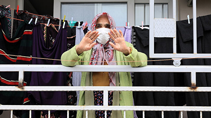 Ayşe Polat'ın İstanbul'da birlikte yaşadığı oğlu Kemal Polat, koronavirüs nedeniyle geçen ay yaşamını yitirdi. Polat, oğlunun cenazesi ile birlikte Antalya'nın Akseki ilçesine geldi. Kemal Polat burada toprağa verilirken, Ayşe Polat yüksek ateş ve solunum sıkıntısı yaşamaya başladı. 

