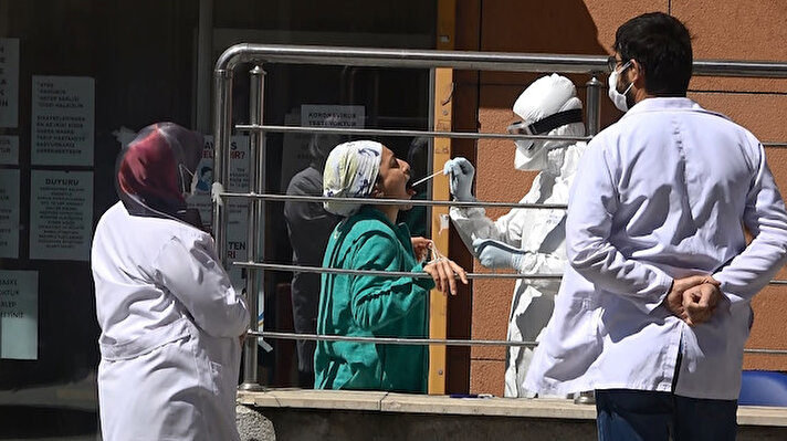 Sultangazi İsmetpaşa Mahallesi'nde bulunan Piri Reis Aile Sağlık Merkezi'nde bir çalışanın koronavirüs testinin pozitif çıktığı öne sürüldü. 