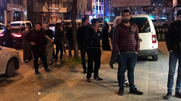 Sokağa çıkma yasağı ile birlikte İstanbul'da vatandaşlar fırınlara akın etti. Fırın önlerinde metrelerce kuyruk oluştu . 