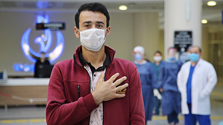 Bir sera işletmesinde çalışan 22 yaşındaki Akbaş, 25 Mart'ta İstanbul'dan Manisa'ya dönerken otomobiliyle Bursa'nın İnegöl ilçesinden geçtiği sırada yaşadığı ani nefes darlığı nedeniyle kontrolü kaybederek kaza yaptı.

