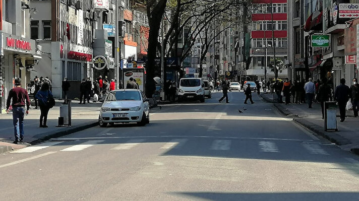 Zonguldak Valiliği de ölüm ve vaka sayılarının fazla olduğu kentte aldığı ek tedbirlerle çalışmalar yapıyor. Polis ve jandarma ekipleri, mahalle, köy, belde ve ilçelerde büyük bir özveriyle çalışarak halkı alınan tedbirlere uymaya davet ediyor.  