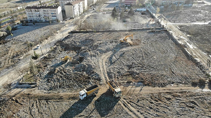 24 Ocak’ta meydana gelen 6.8’lik depremde Elazığ’da 37, Malatya’da 4 olmak üzere 41 kişi hayatını kaybetti, binlerce yapı ise ağır hasar gördü. Meydana gelen depremde en fazla zarar gören mahallelerden birisi de Abdullahpaşa oldu.