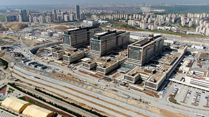 Sağlık Bakanlığı tarafından Kamu Özel İşbirliği modeli ile yapılan İstanbul Başakşehir Şehir Hastanesi'nin ilk etabı bugün açılıyor.