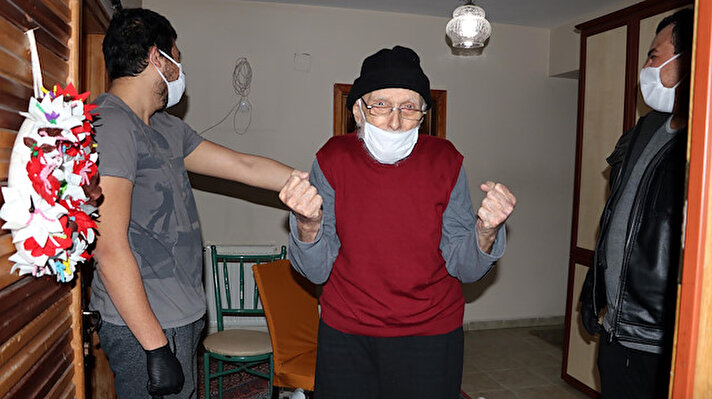Yıllarca marangoz ustası olarak çalışan 8 çocuk ve 23 torun sahibi Recep Külünk, geçen hafta öksürük ve halsizlik şikayetiyle Zonguldak Atatürk Devlet Hastanesi'ne götürüldü. 