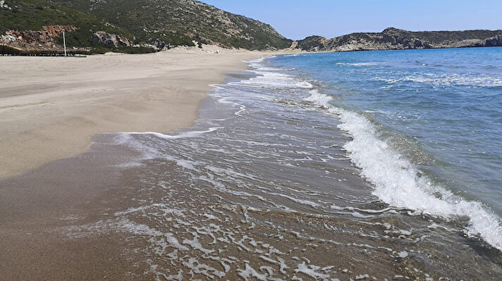 Dünyanın en ünlü plajlarından biri olan, caretta carettaların Türkiye'deki en önemli 22 üreme alanından biri olan Patara Plajı, tarihinin en sakin günlerini yaşıyor. 18 kilometre uzunluğundaki plajın, 14 kilometresi Kaş ilçesinde, 4 kilometresi de Muğla'nın Seydikemer ilçesi sınırları içinde. 
