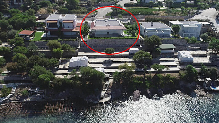 Bodrum'un Bitez Mahallesi'nde Sözcü gazetesi yazarı Yılmaz Özdil'in eşi Hülya Özdil, 2 Mayıs 2017'de bir firmadan 4,6 milyon liraya villa satın aldı. Yapı, yürürlükteki imar planında, 'ticaret alanı' sınırları içinde kalıyordu. 