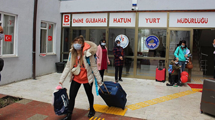 İngiltere’den koronavirüs salgını nedeniyle Türkiye'ye getirilerek Kütahya’da öğrenci yurduna yerleştirilen 164 kişi, 14 günlük karantina süresinin dolmasının ardından memleketlerine gönderildi.
