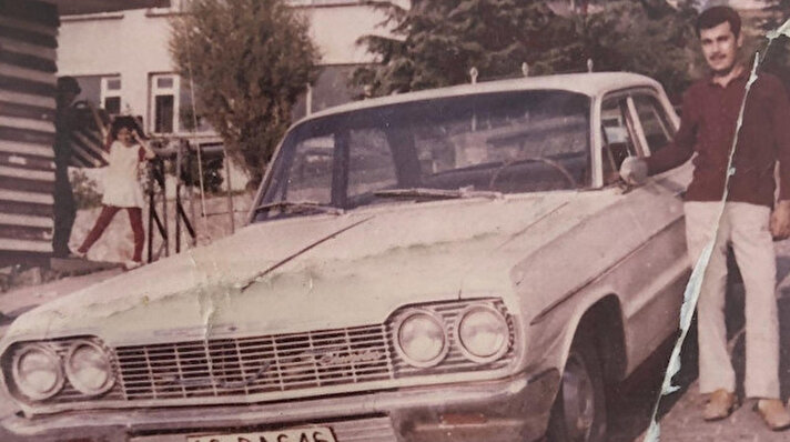 Dedesini çok seven Yavuz Ünlü, vefat eden dedesi Enver Narlı’nın 1967 yılında satın alıp 1975 yılında sattığı ve bugün klasik otomobil olan 1964 model aracı uzun araştırmaları sonucu buldu. 
