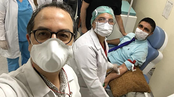 İmmün plazma bağışçısı olan Çanakkale Devlet Hastanesi Başhekimi Op. Dr. Ufuk Tali, hastalığı yenen kişilere seslenerek bağışta bulunmaları çağrısını yaptı.