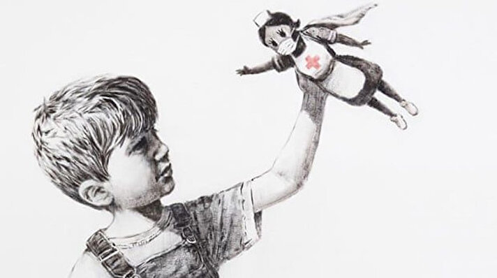 Efsanevi sokak sanatçısı Banksy, karantina sürecinde bir esere daha imza attı. Southampton General Hastanesi'ne hediye ettiği eserde Banksy, ‘süper kahraman’ gibi resmettiği sağlık çalışanlarına çabaları için teşekkür etti.