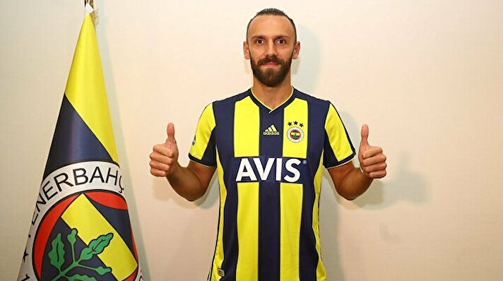 ​Rizespor sonrasında Fenerbahçe'de gösterdiği performansla dikkatleri üzerine çeken Kosovalı futbolcu Vedat Muriç'in sezon sonunda takımdan ayrılması gündemde.  
