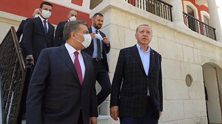 Cumhurbaşkanı Erdoğan, Hadımköy’de restorasyonu devam eden Dr. İsmail Niyazi Kurtulmuş hastanesinde.