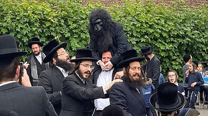  Yahudi cemaati her yıl  Purim Festivalini kutluyor.