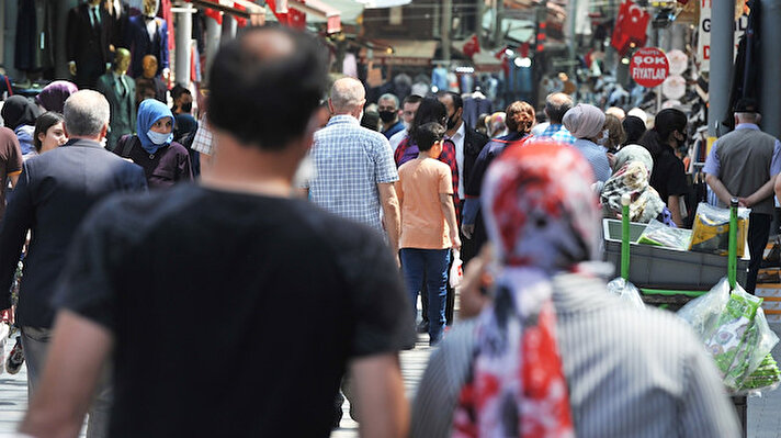 Koronavirüsün Türkiye'de görülmesinin ardından ülke genelinde sıkı önlemler alındı. 65 yaş ve üzeri kişiler ile 20 yaş ve altındakilerin sokağa çıkması yasaklandı. 