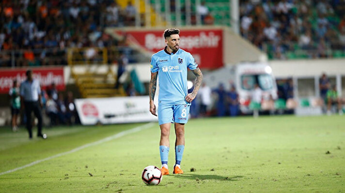 ​Trabzonspor'un Arjantinli yıldızı Jose Ernesto Sosa, dün gece ülkesinin önemli yayın kuruluşlarından biri olan TyC Sports'a bağlandı. Başarılı oyuncu transferine yönelik önemli itiraflarda bulundu.