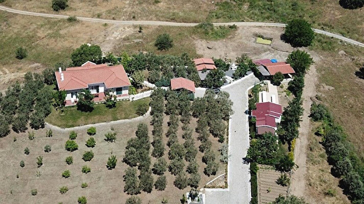 Seferihisar ilçesi Camikebir Mahallesi'nde 2015 yılında Fatih Portakal'ın eşi Armağan Portakal adına kurulan Torlak Çiftliği'nde bazı yapıların kaçak olduğu şikayeti üzerine ekipler harekete geçti. 