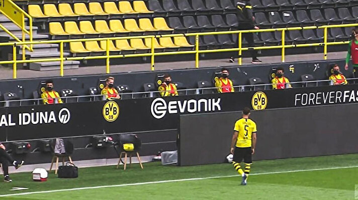- Koronavirüs salgını nedeniyle askıya alınan ve Almanya'da hükümetin kararıyla yeniden başlaması yönünde karar alınan Almanya Bundesliga'da heyecan, 16.30 maçlarıyla start aldı.
