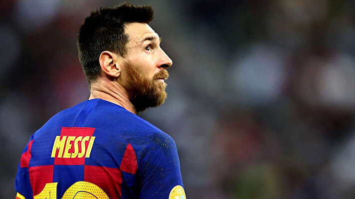 ​Barcelona'nın yaşayan efsanesi Lionel Messi ile ilgili yıllar sonra bir transfer itirafı geldi. Arjantinli yıldızın kariyerinin en başından bu yana Katalan ekibinde forma giymesine rağmen çok sürpriz bir takıma transfer olabileceği ancak teknik direktörünün buna engel olduğu ortaya çıktı.