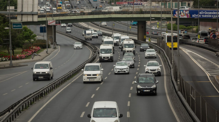 İstanbul'da trafikte yoğunluk aİstanbul'da sabahın erken saatlerinde vatandaşların işe gitmesiyle trafikte yer yer yoğunluk yaşandığı görüldü. 