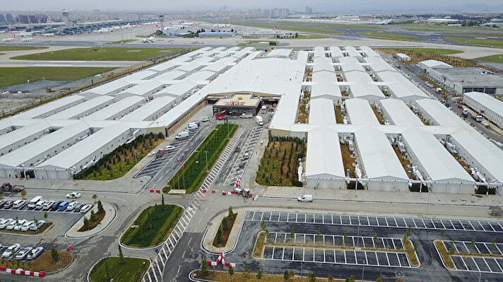 Koronavirüs önlemleri kapsamında Atatürk Havalimanı'nda 8 Nisan'da yapımına başlanılan salgın hastanesinin açılışı için son hazırlıklar yapılıyor.  