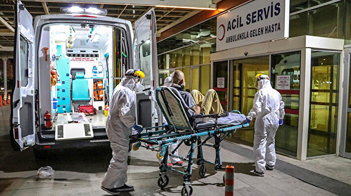 Koronavirüsün Türkiye'de görülmesinin ardından en yoğun çalışanların başında 112 Acil Servis ekipleri geliyor. 
