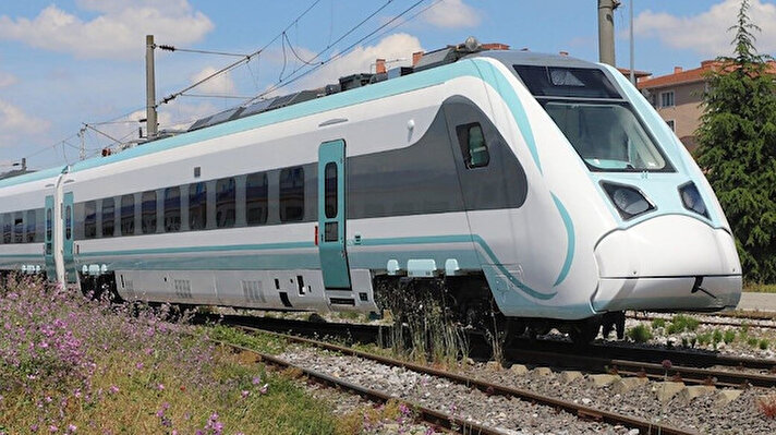 Türkiye Vagon Sanayisi Anonim Şirketinde (TÜVASAŞ) üretilen milli elektrikli tren seti maksimum hızı 160 kilometreye ulaşıyor. Sakarya’da üretilen Milli Tren Seti’nden ilk etapta 3 adeti raylara inecek ancak devamında TÜVASAŞ 56 hızlı tren seti üretecek. 