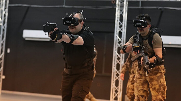 Sanayi ve Teknoloji Bakanı Varank, Ankara’nın Gölbaşı ilçesinde bulunan Emniyet Genel Müdürlüğü Özel Harekat Başkanlığı bünyesindeki SATEM’de incelemelerde bulundu. Açılışı geçtiğimiz haftalarda yapılan merkezi ziyaretinde Bakan Varank’a, Emniyet Genel Müdürü Mehmet Aktaş, Özel Harekat Başkanı Selami Türker ve Havacılık Daire Başkanı Uygar Elmastaşı eşlik etti.