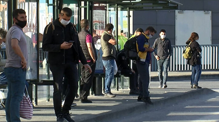 Koronavirüs salgını tedbirleri kapsamında iki günlük sokağa çıkma yasağında İstanbul'da sessizlik hakimdi.