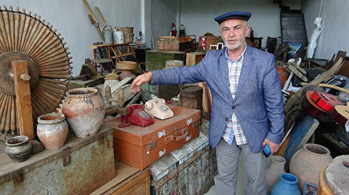 Samsun'un Asarcık ilçesinde ikamet eden ve 42 yıldır antika eşya toplayan 55 yaşındaki Cemil Benice'nin antika eşya tutkusu 3 depoyu doldurdu. 