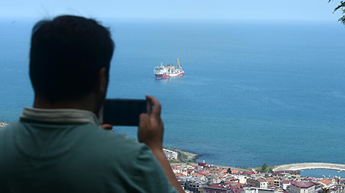Fatih Sondaj Gemisi, Karadeniz'e açılmak için Haydarpaşa Limanı'nda yaklaşık 1,5 ay süren hazırlıkların tamamlanmasının ardından 29 Mayıs'ta İstanbul'dan uğurlandı.