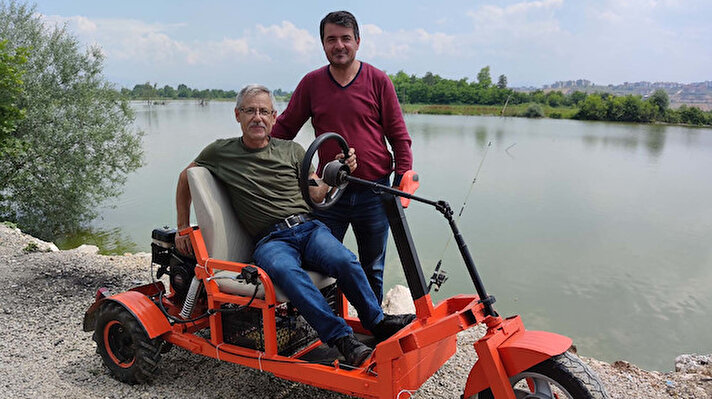 Bursa İnegöl'de yaşayan ikizler Özkan ve Durmuş Çalışkan, sokağa çıkma kısıtlaması süresince boş vakitlerini değerlendirmek için 3 tekerlekli çöl aracı yapmaya karar verdi. 