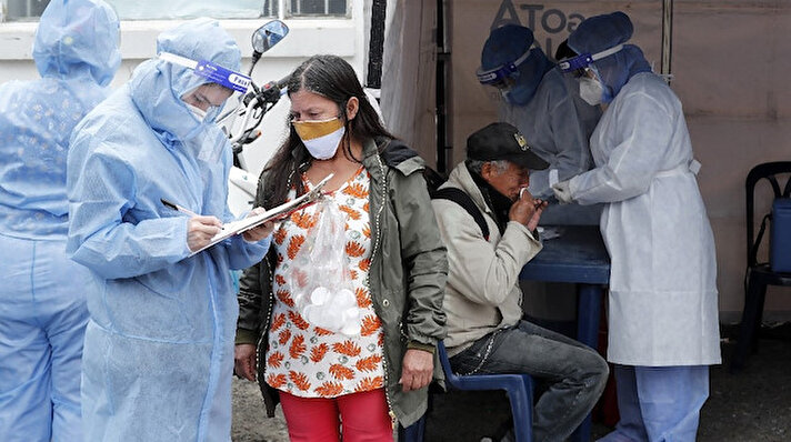 Yeni tip korona virüs (Covid-19) salgını dünya çapında etkisini sürdürürken Kolombiya’da sağlık sistemi çökmek üzere. Başkent Bogota’da yoğun bakım ünitelerindeki doluluk oranının yüzde 73.4’e ulaştığı bildirildi. 