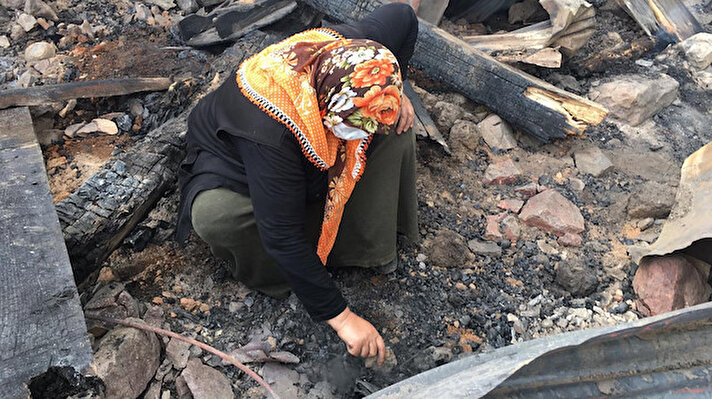 Dokumacılar köyündeki evin çatısında, 7 Temmuz günü, henüz belirlenemeyen nedenle çıkan yangın, kısa sürede çevrede bulunan diğer evlere sıçradı. Evlerini boşaltanların haber vermesiyle bölgeye gelen itfaiye ekipleri, yangına müdahale etti. 
