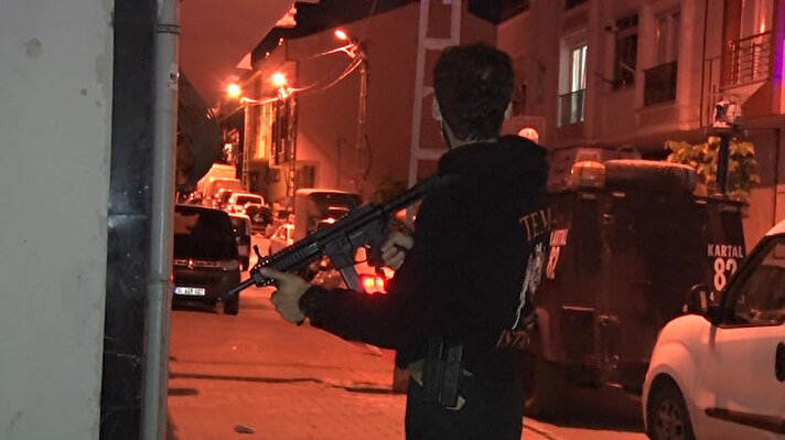 İstanbul Emniyet Müdürlüğü, Terörle Mücadele Şube Müdürlüğü ekipleri aralarında Esenler ve Başakşehir'in de bulunduğu çok sayıda ilçede silahlı terör örgütüne yönelik operasyon yaptı. Operasyonda çok sayıda şüpheli gözaltına alındı.