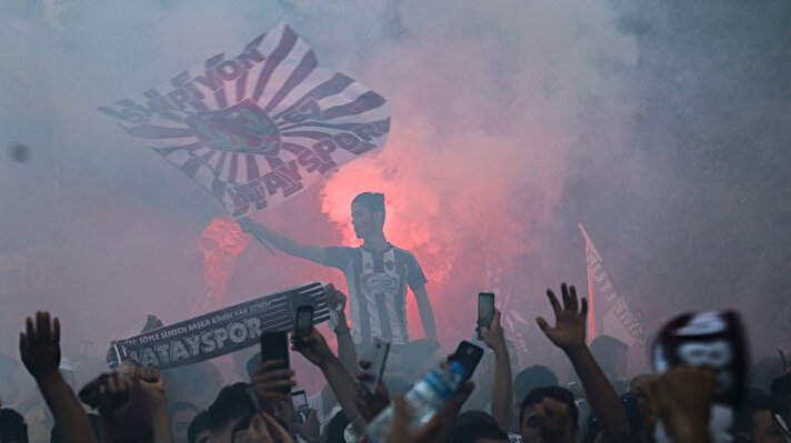 TFF 1. Lig’de uzun süre lider konumda bulunan Hatayspor, Adanaspor’u 2-1 yenerek ligin bitimine 1 hafta kala şampiyonluğu ilan etti.
