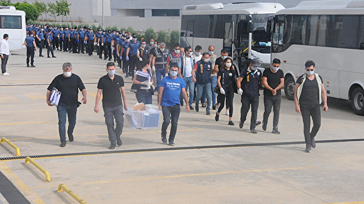 Kocaeli İl Emniyet Müdürlüğü Siber Suçlarla Mücadele Şube Müdürlüğü ekipleri, internet üzerinden yasa dışı bahis oynatarak kazanç elde eden kişilerle mücadelesini sürdürüyor. 