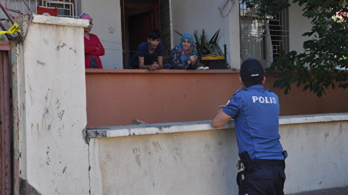 Gaziantep'in İslahiye ilçesinde nişana katılan bir kişinin yeni tip koronavirüs (Kovid-19) testi pozitif çıkınca 5 mahalledeki 13 ev karantinaya alındı.