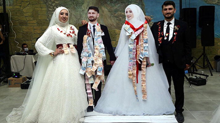 Alaplı'da yaşayan Ömer Salih Gül ile Funda Ersöz çifti, ilçedeki bir düğün salonunda evlendi.