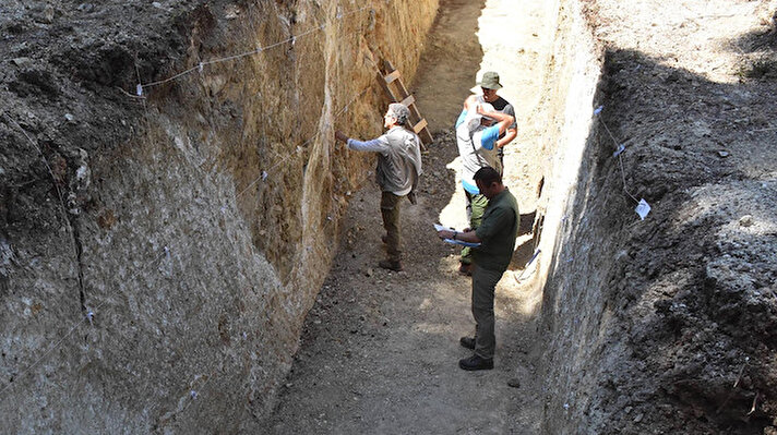İzmir'i en çok etkileyen fayların jeolojik geçmişini araştırmak amacıyla DEÜ ve Afyon Kocatepe Üniversitesi iş birliğinde bir TÜBİTAK projesi hayata geçiriliyor. 