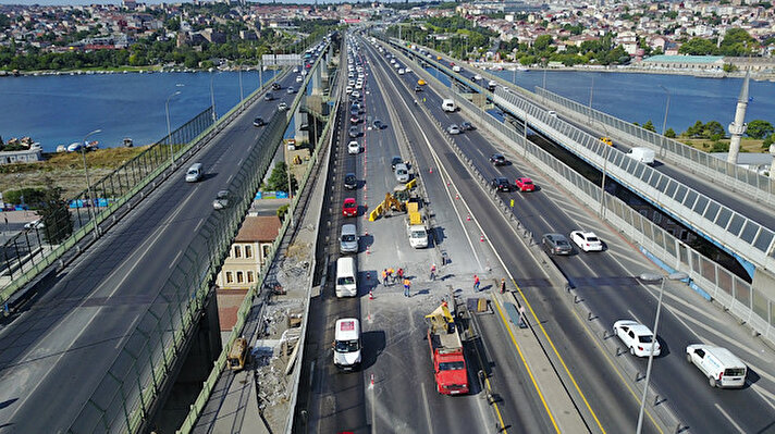 İstanbul Büyükşehir Belediyesi Altyapı Hizmetleri Müdürlüğü tarafından Haliç Köprüsü'nde bir ay boyunca 18 Temmuz ile 18 Ağustos tarihleri arasında 4 aşamalı gerçekleştirilecek olan çalışmanın ilk etabı başladı.