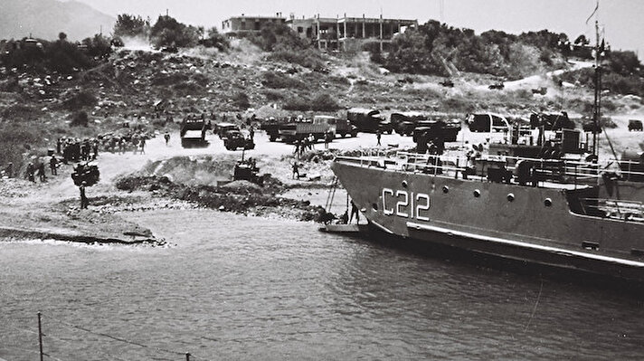 Kıbrıs Barış Harekatı'nın 46. yılına özel olarak MSB'nin paylaştığı tarihi fotoğraflar.