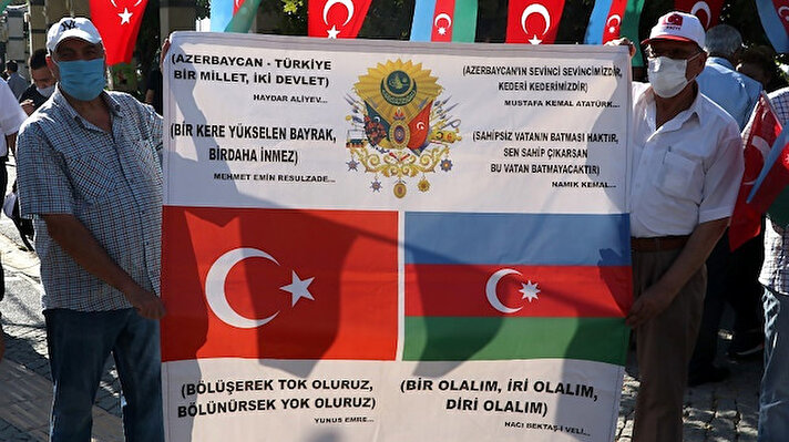 İzmir'deki Can Azerbaycan Platformu üyeleri, Ermenistan'ın Azerbaycan'a yönelik saldırılarına tepki gösterdi.