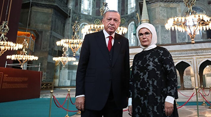 Cumhurbaşkanı Erdoğan, Ankara'daki Yüksek Askeri Şura'nın ardından İstanbul'a gelerek Ayasofya Camisi'ne geçti.